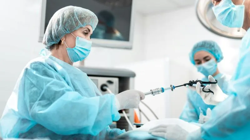 Résection hépatique laparoscopique