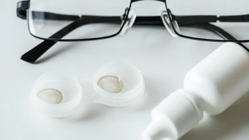 Implantation de lentille trifocale